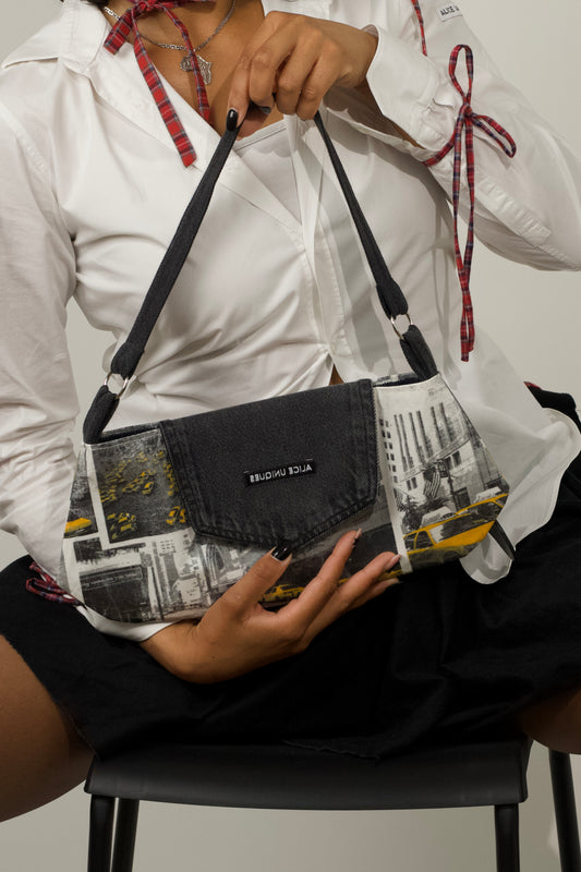 Schultertasche mit Taxiprint