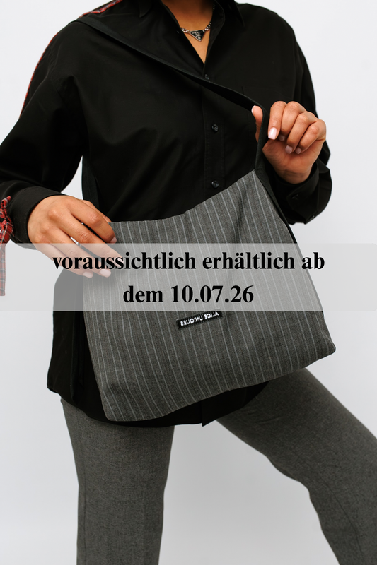 Umhängetasche grau mit Krawatte